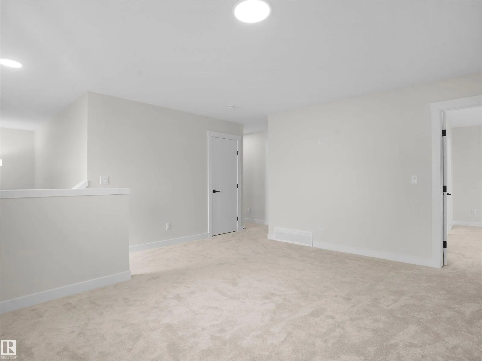 2124 209 ST NW