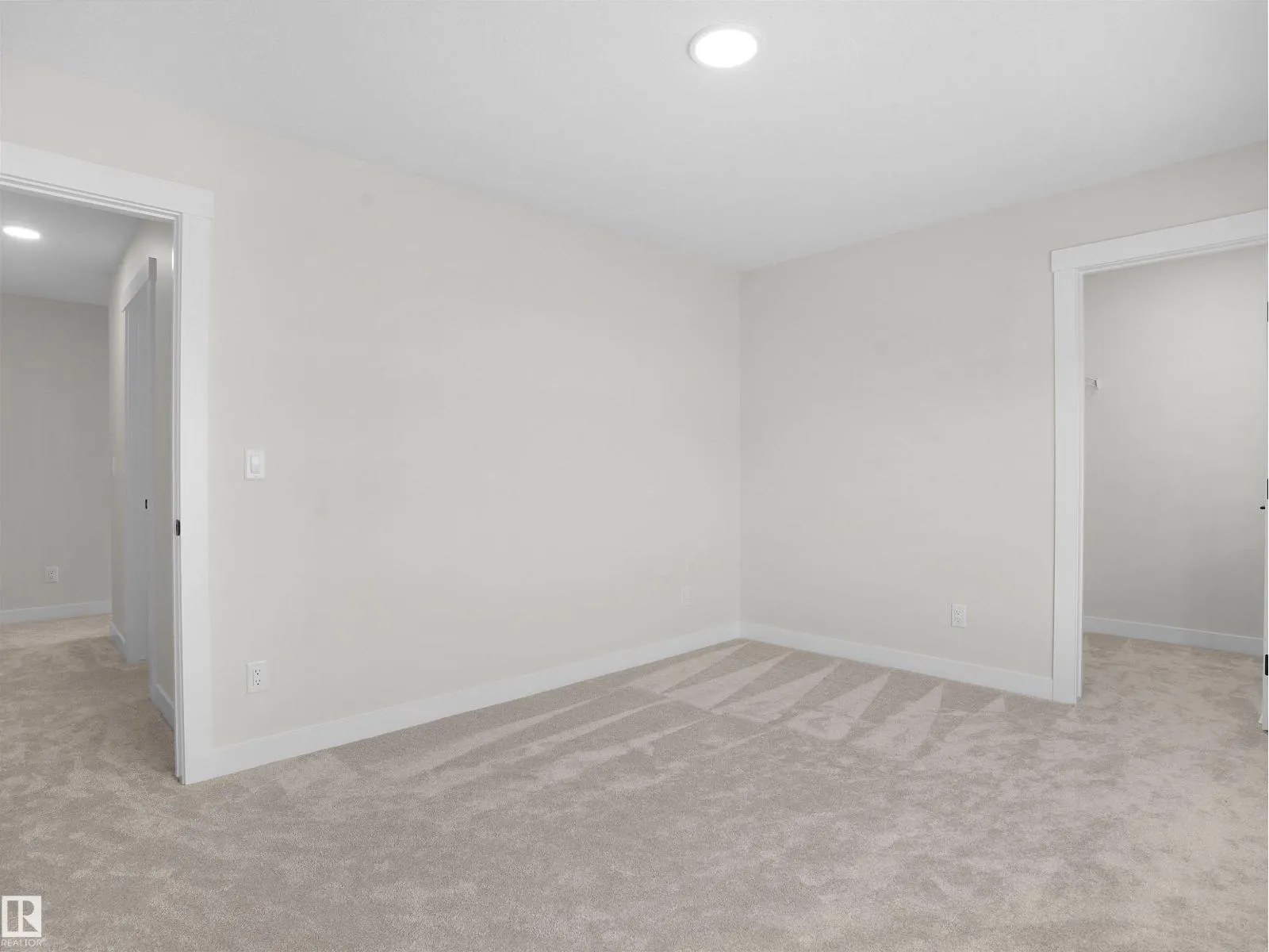 2124 209 ST NW