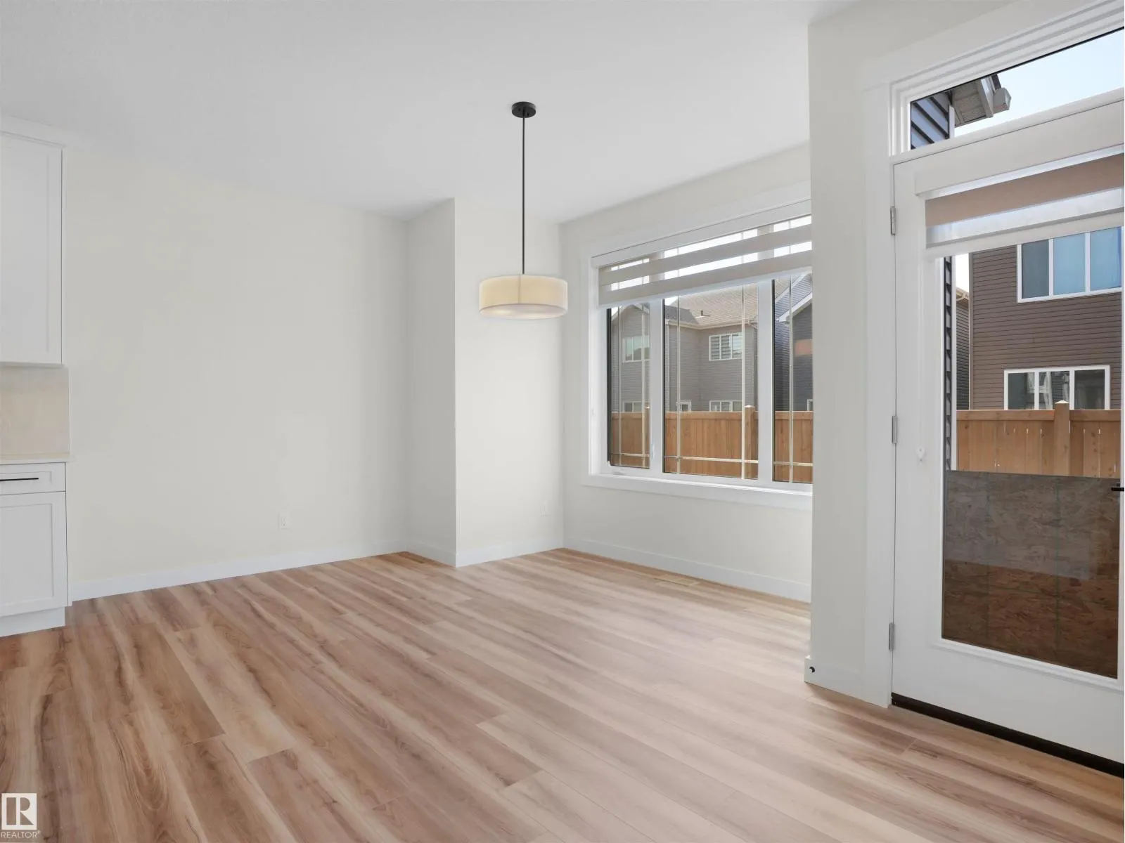 2124 209 ST NW