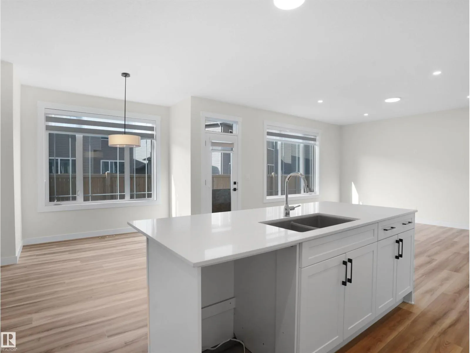 2124 209 ST NW
