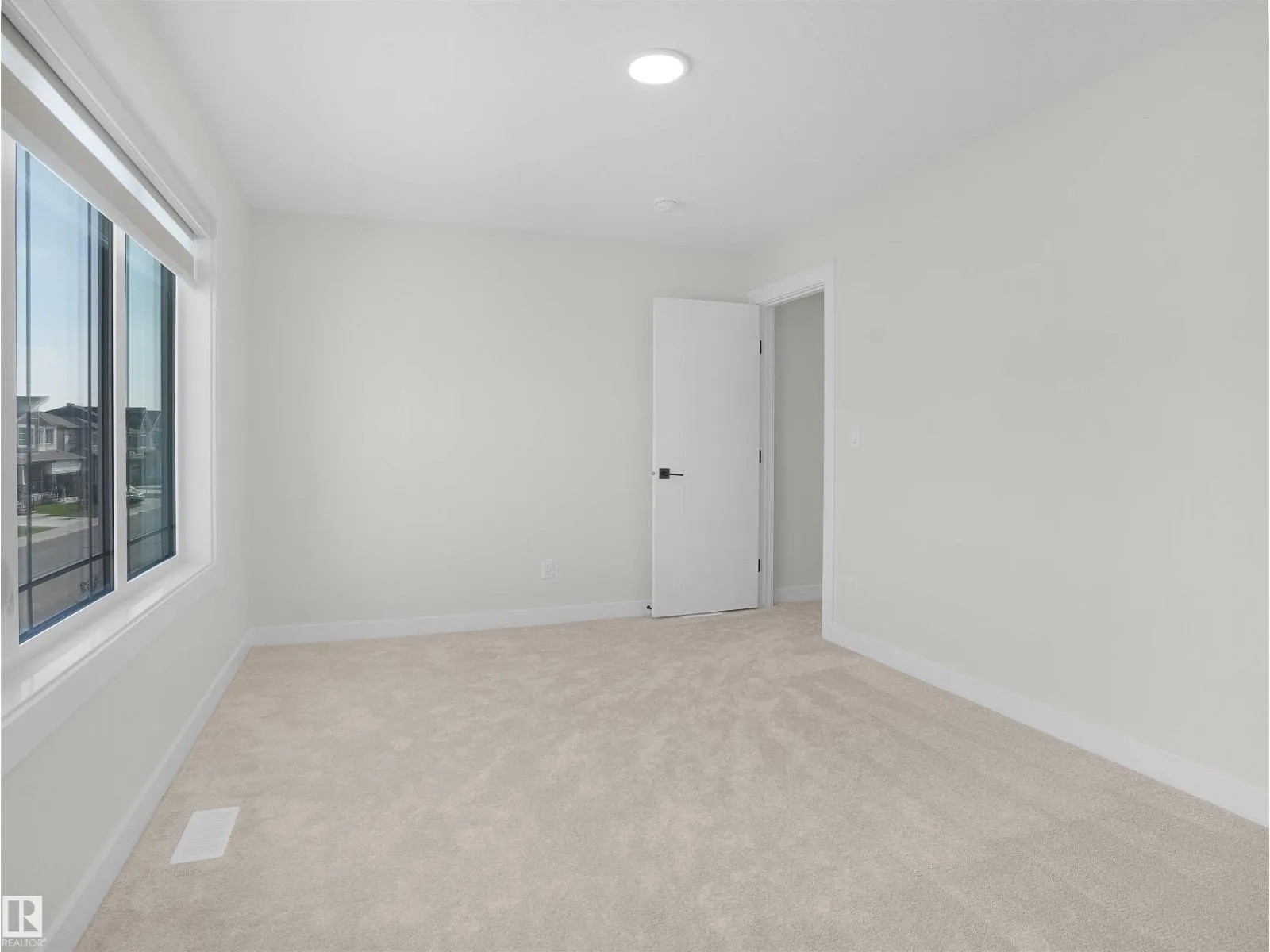 2124 209 ST NW