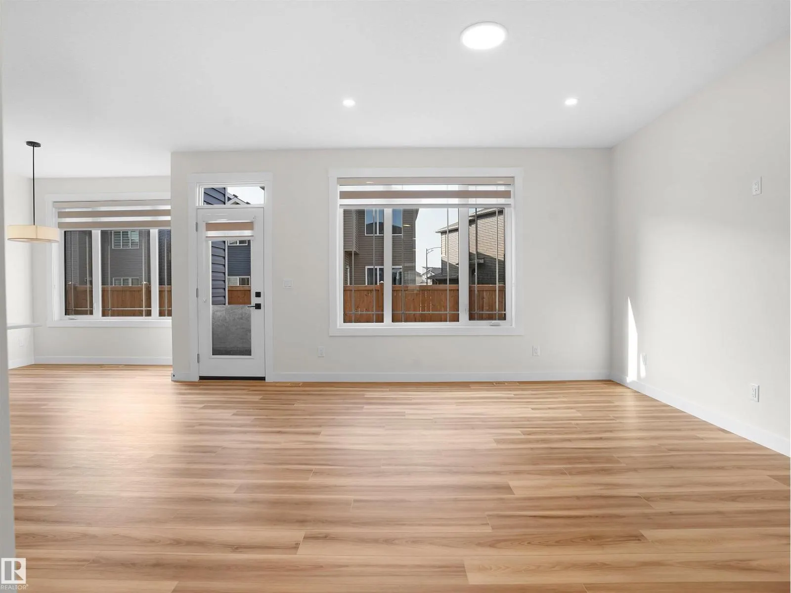2124 209 ST NW