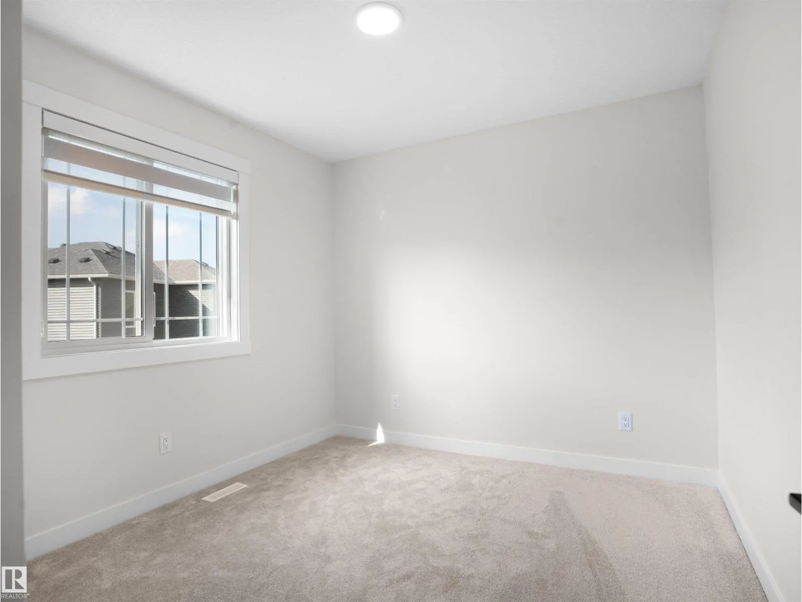 2124 209 ST NW