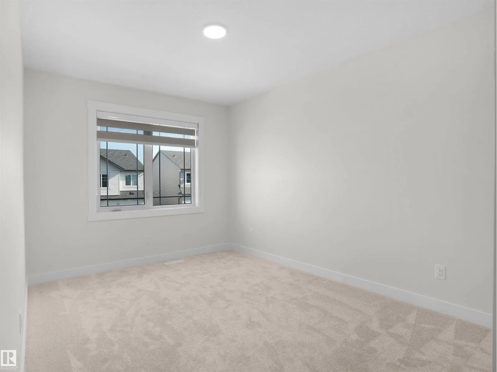 2124 209 ST NW