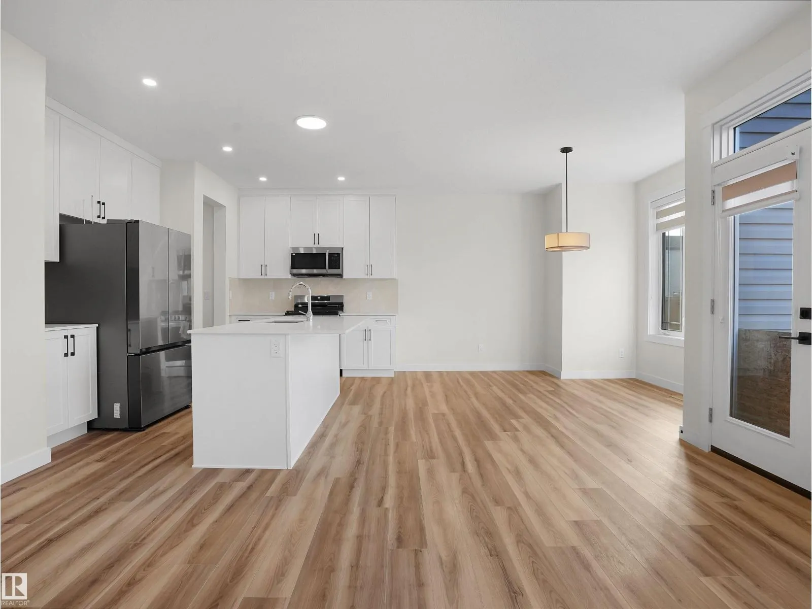 2124 209 ST NW