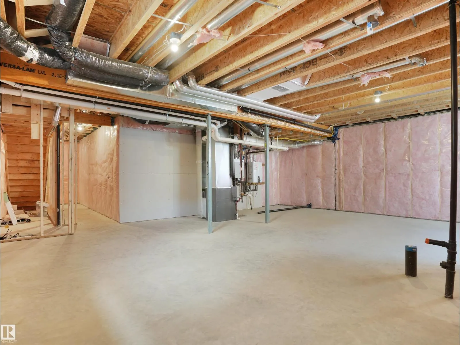 2124 209 ST NW