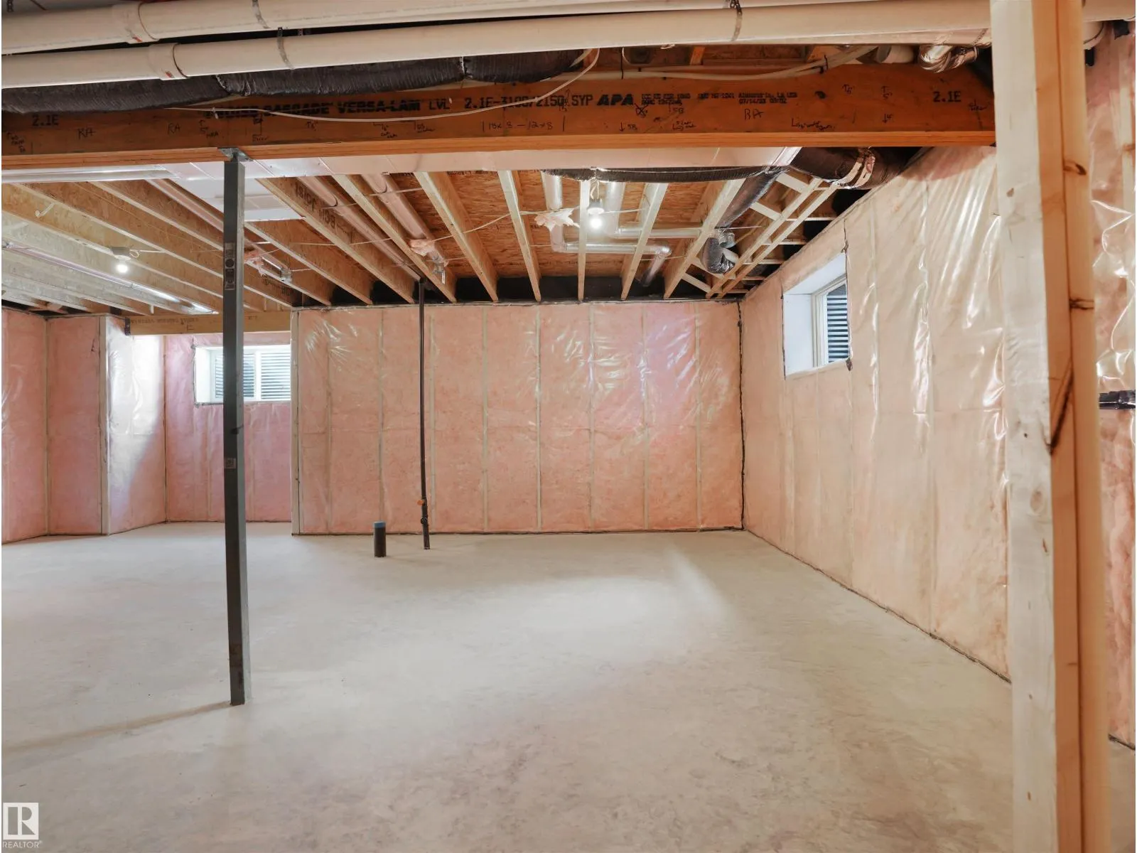 2124 209 ST NW