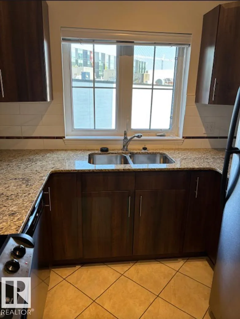 #206 10333 112 ST NW