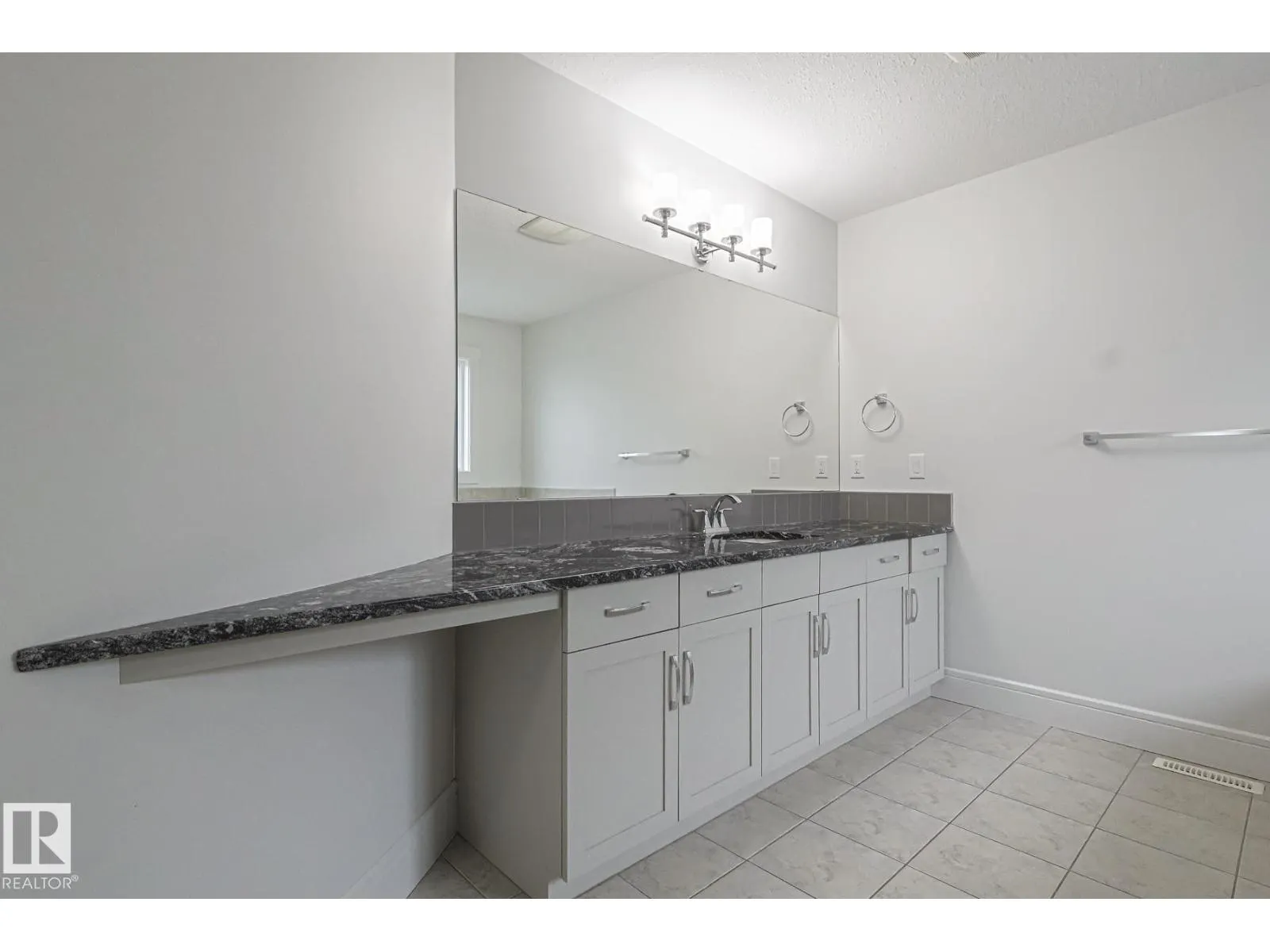 3167 WINSPEAR CR SW SW