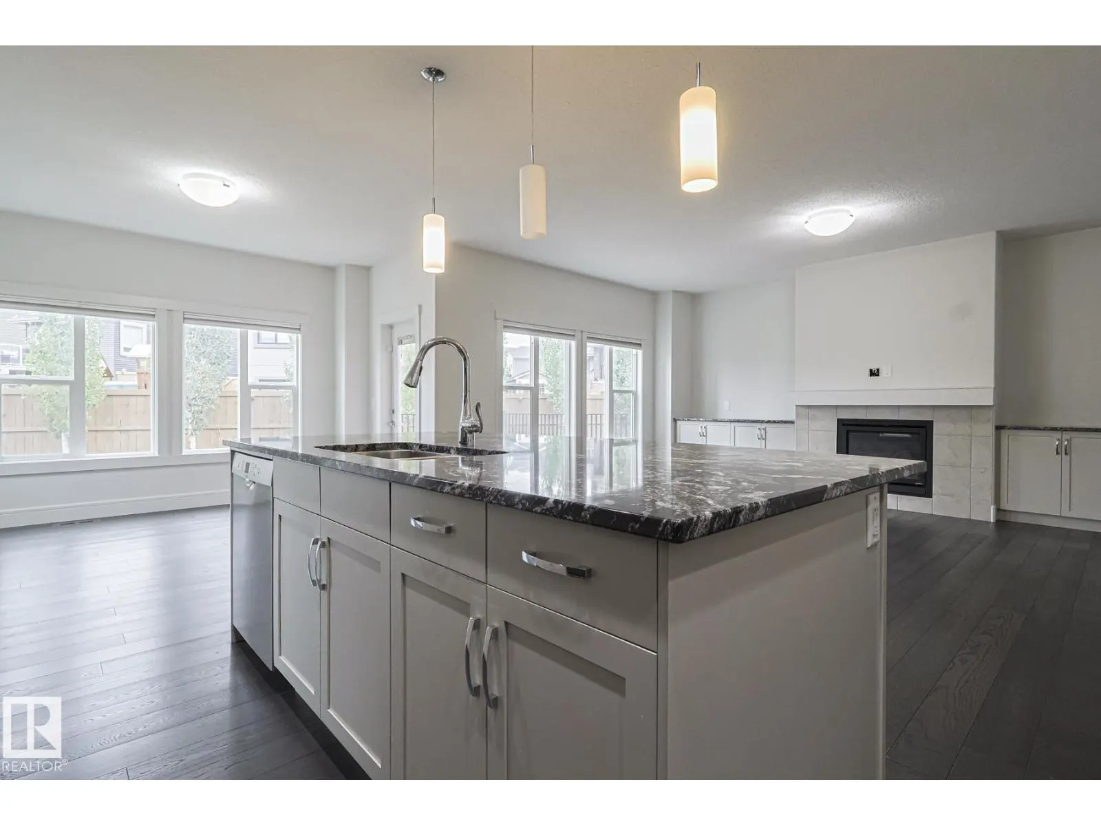 3167 WINSPEAR CR SW SW