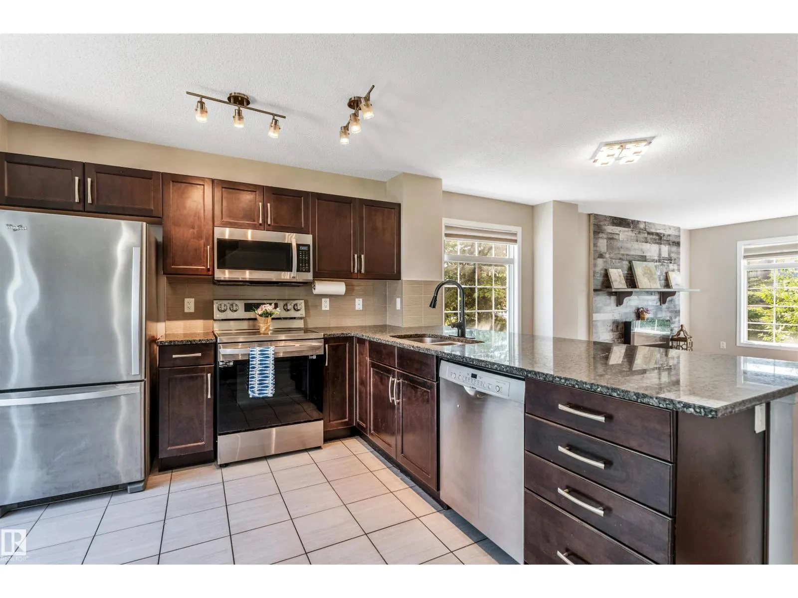 #50 9151 Shaw WY SW
