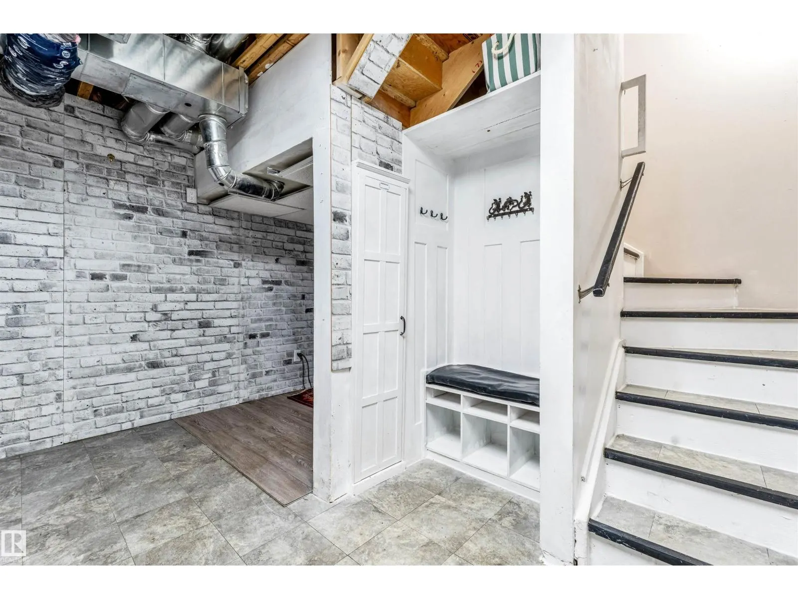 #50 9151 Shaw WY SW