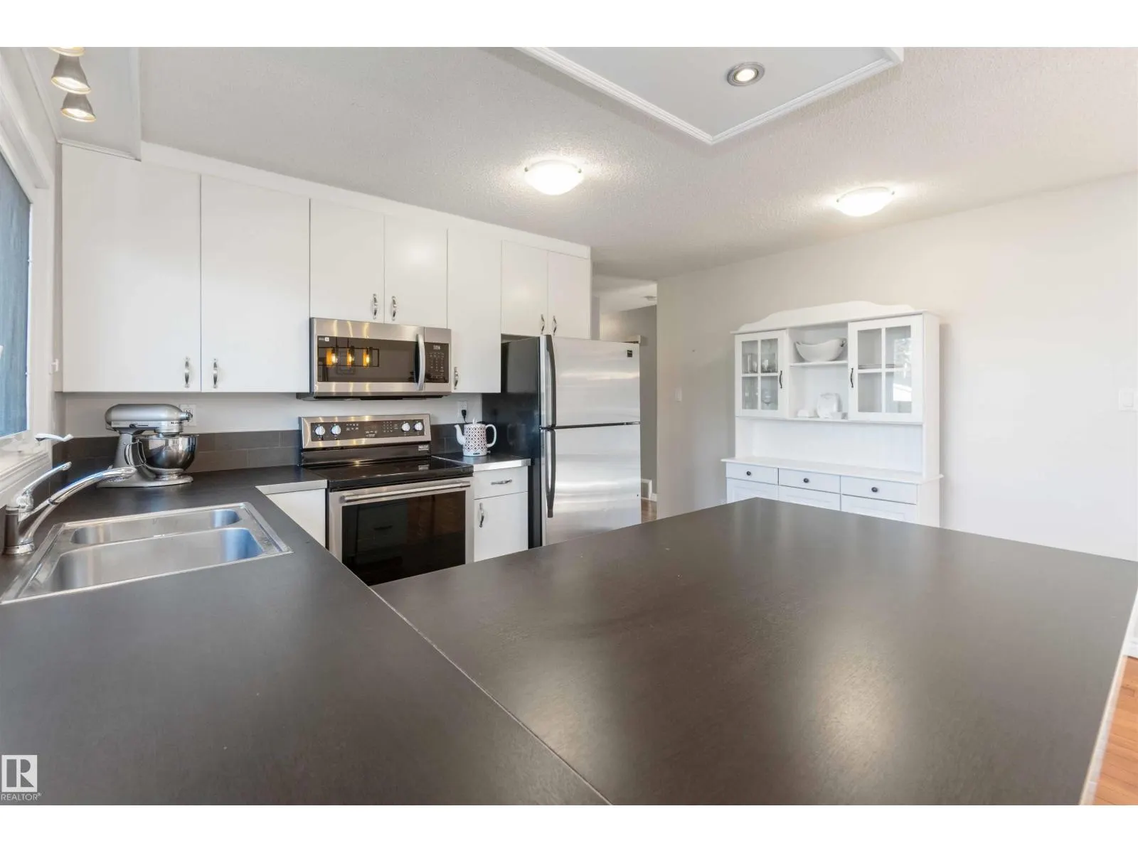 8508 43 AV NW