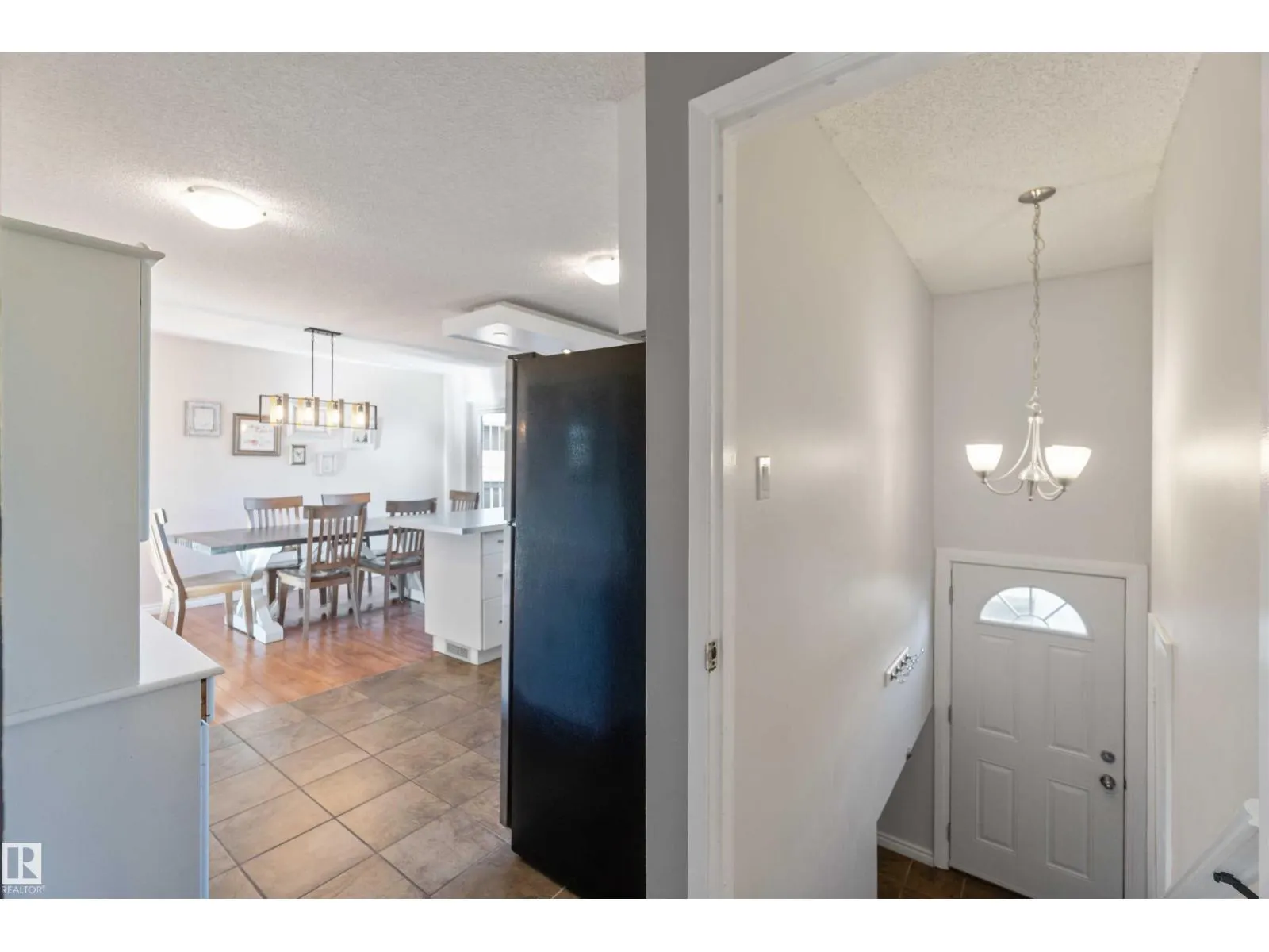 8508 43 AV NW