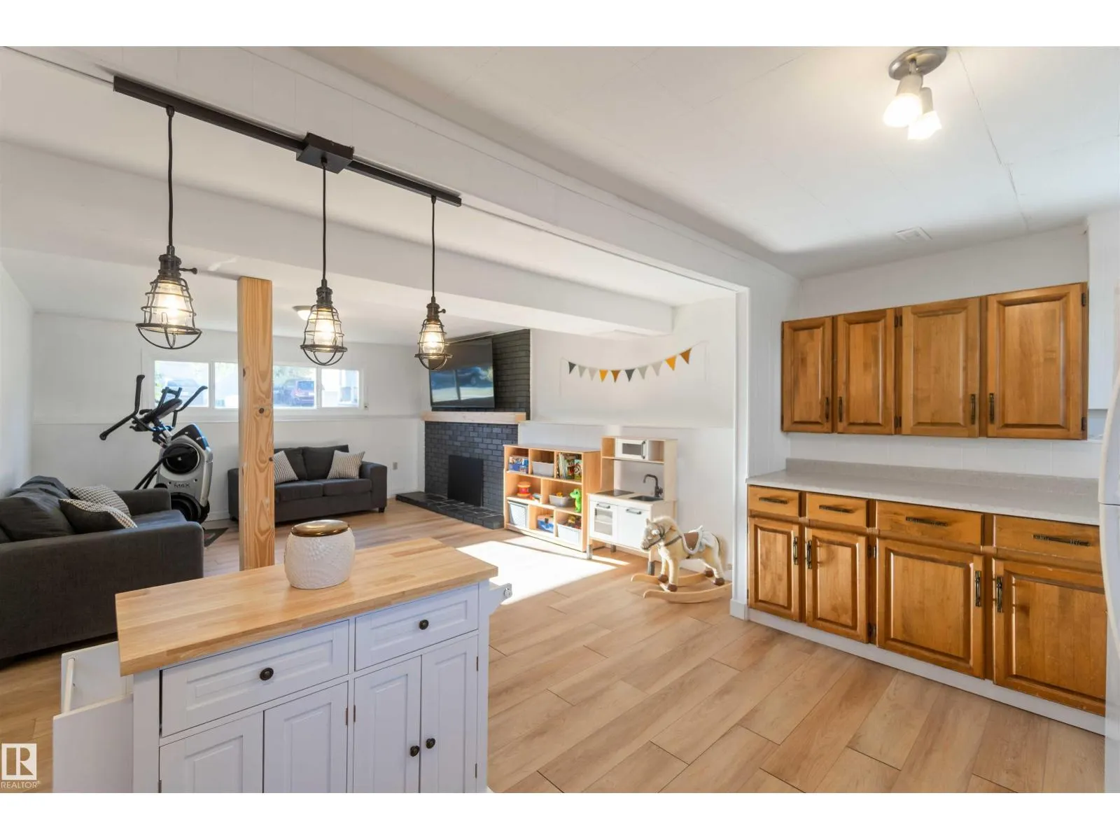 8508 43 AV NW