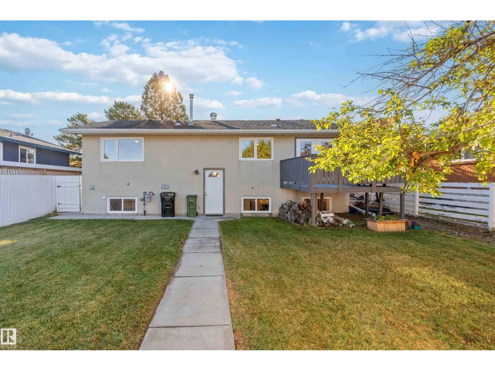 8508 43 AV NW