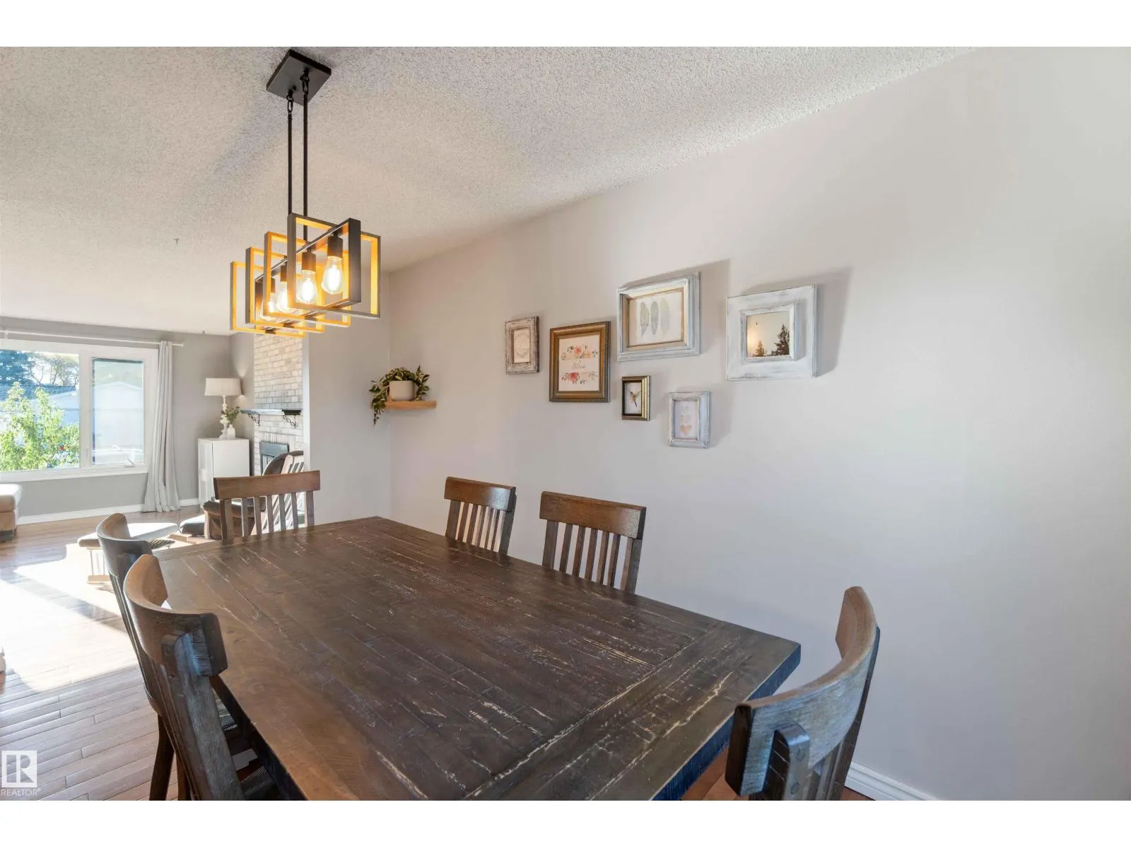 8508 43 AV NW