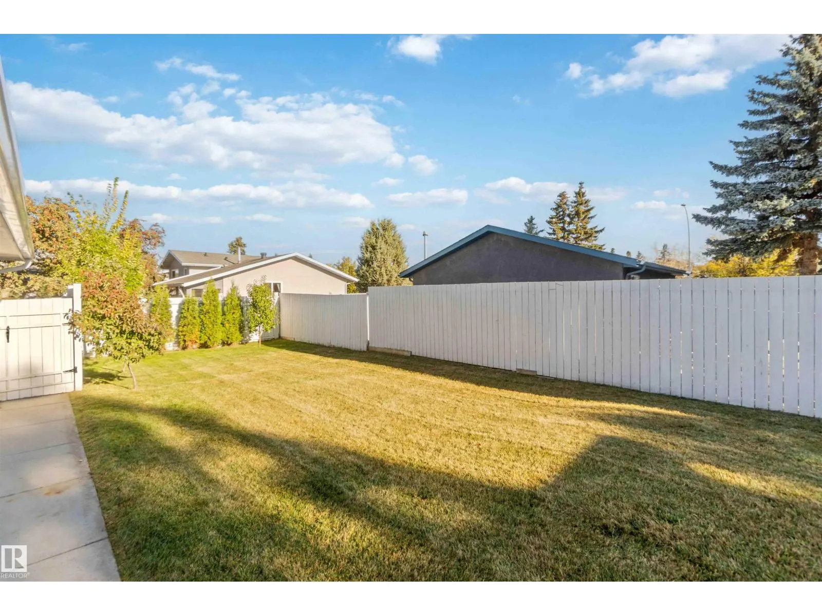 8508 43 AV NW