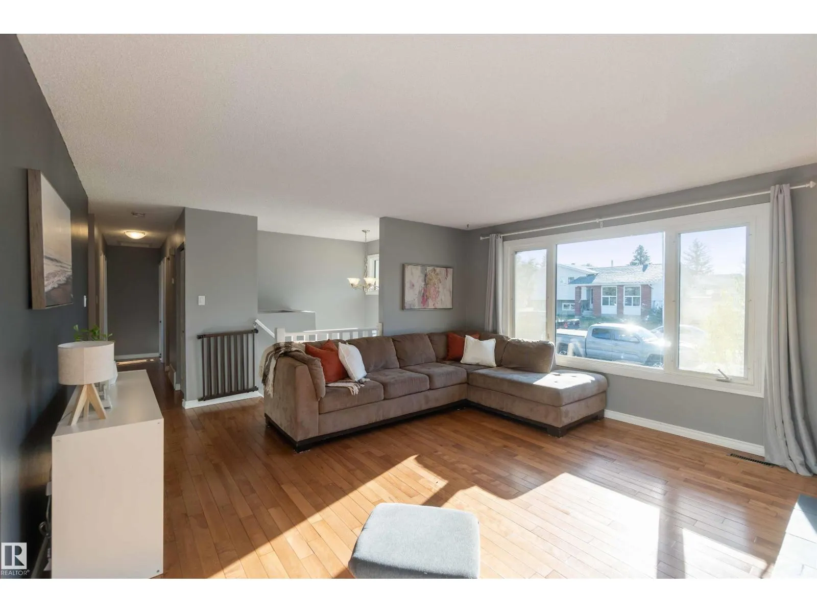 8508 43 AV NW