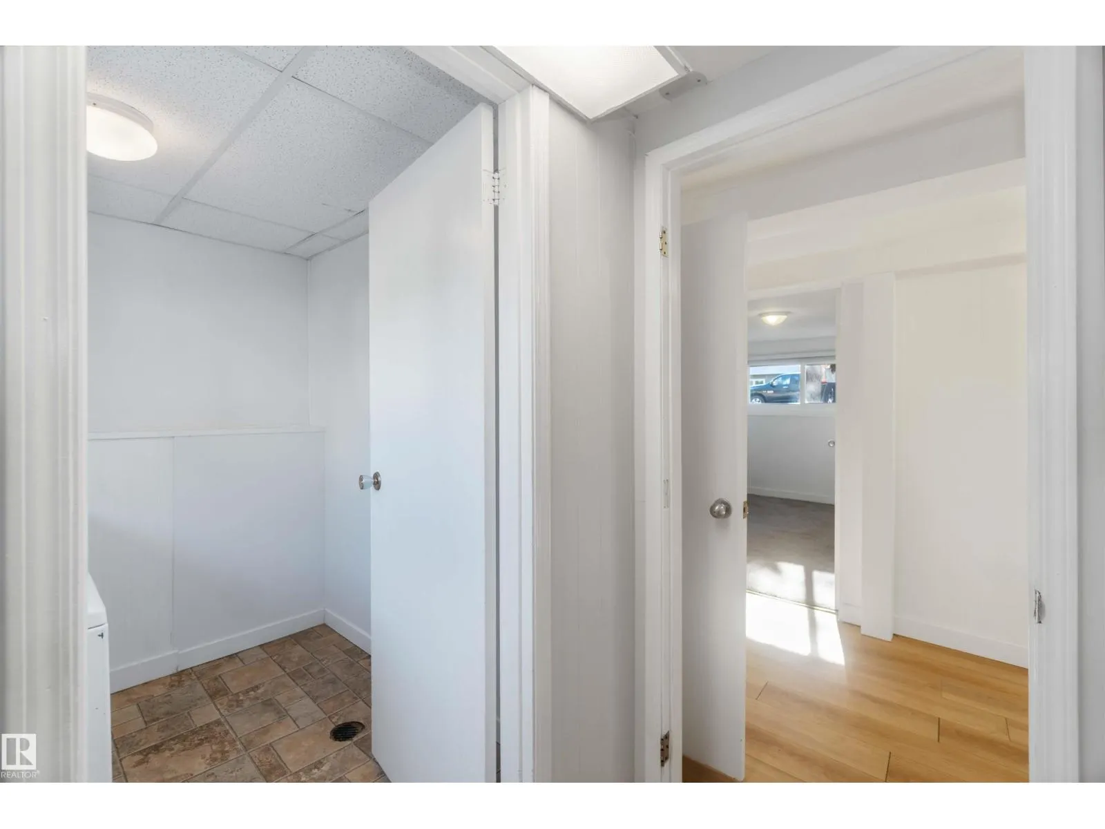 8508 43 AV NW
