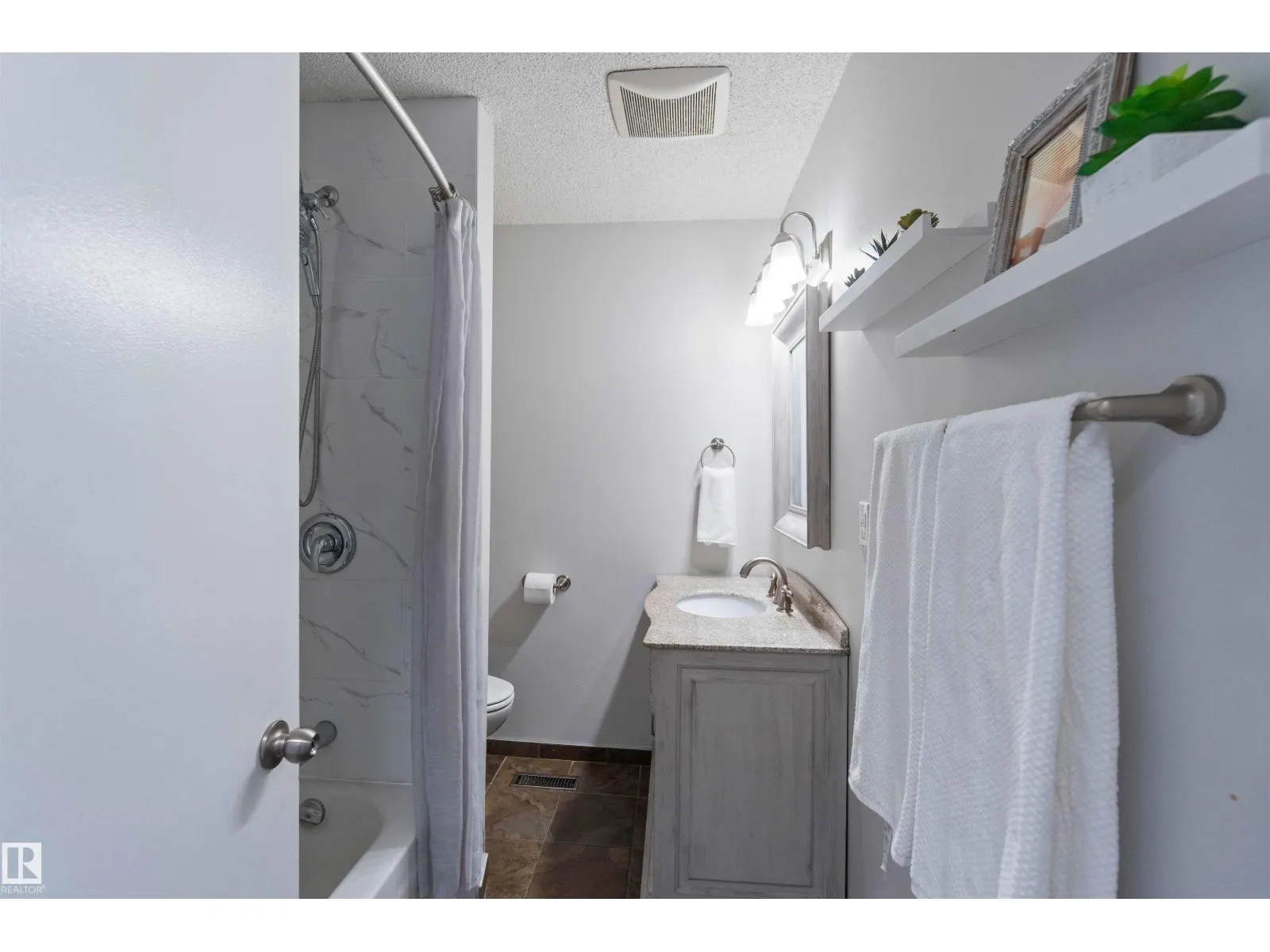 8508 43 AV NW