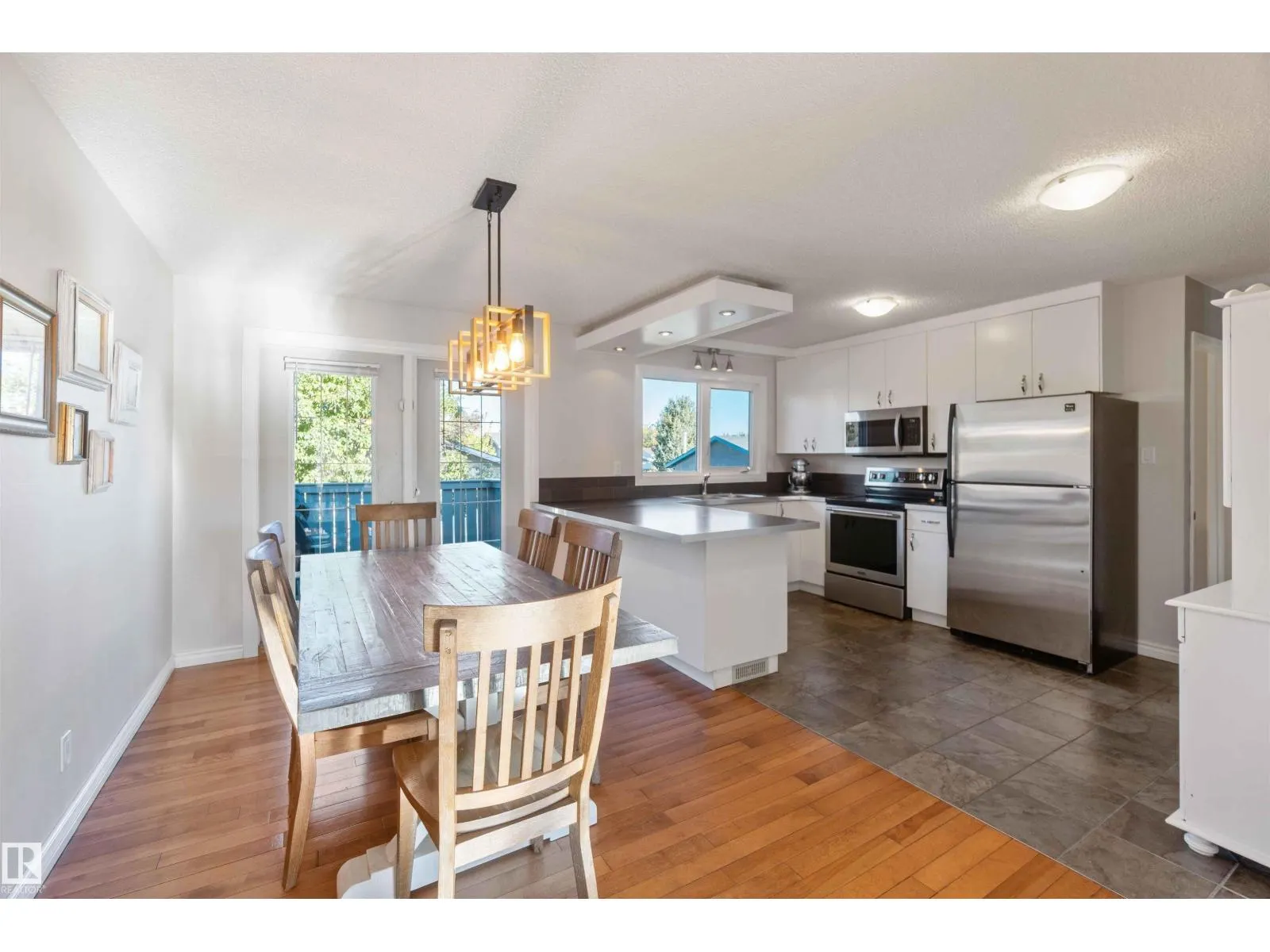 8508 43 AV NW