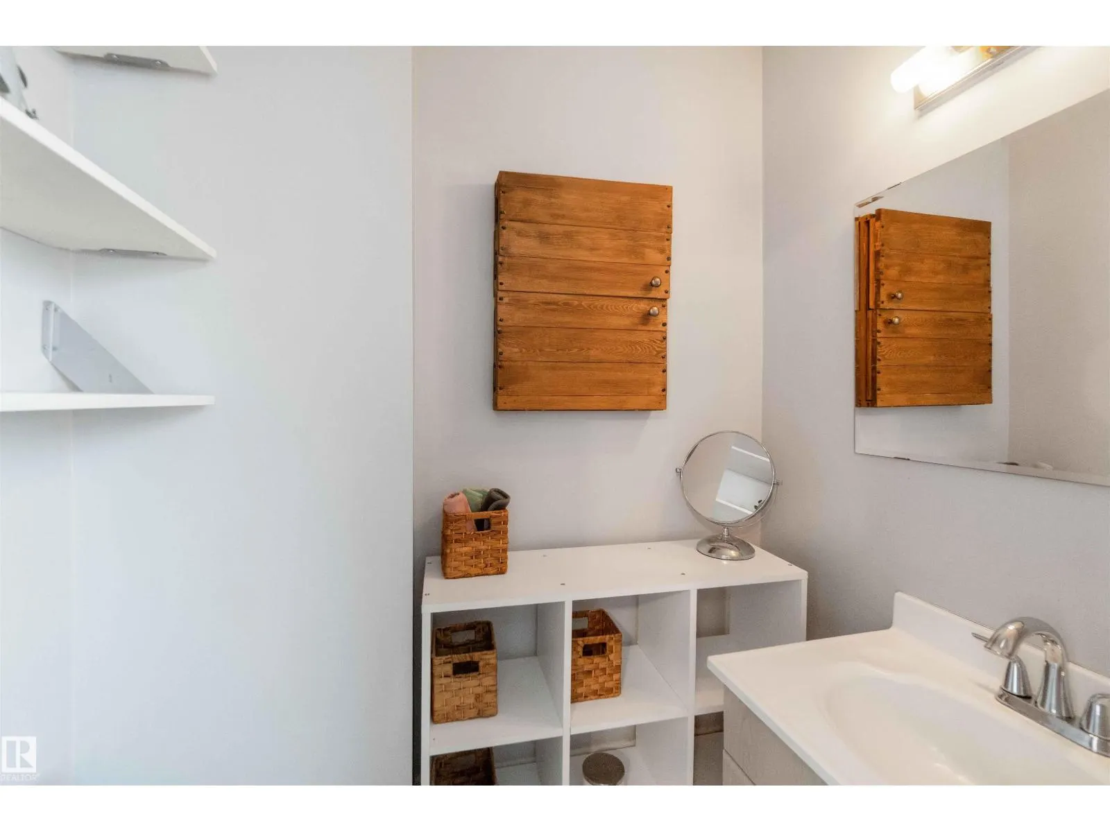 8508 43 AV NW