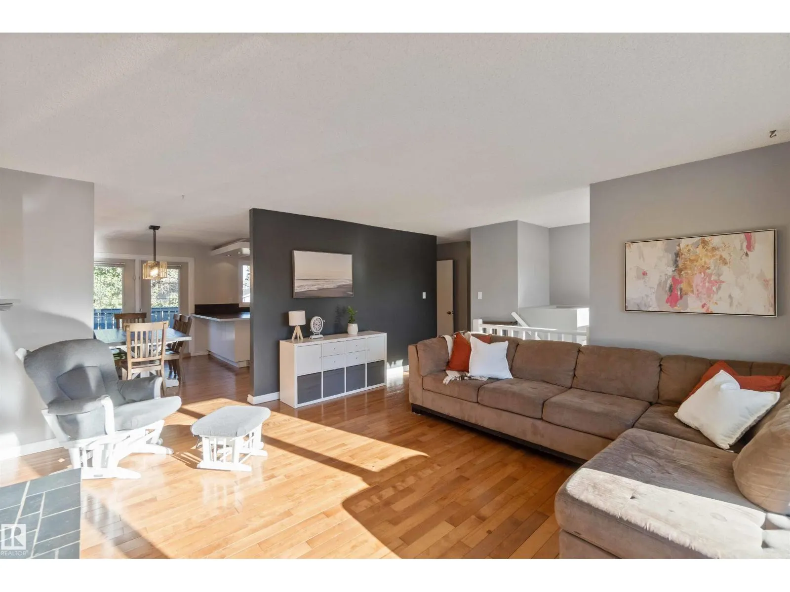 8508 43 AV NW