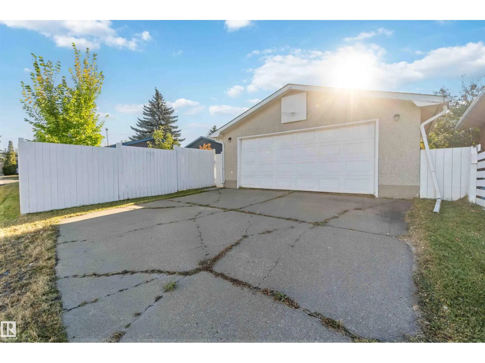 8508 43 AV NW