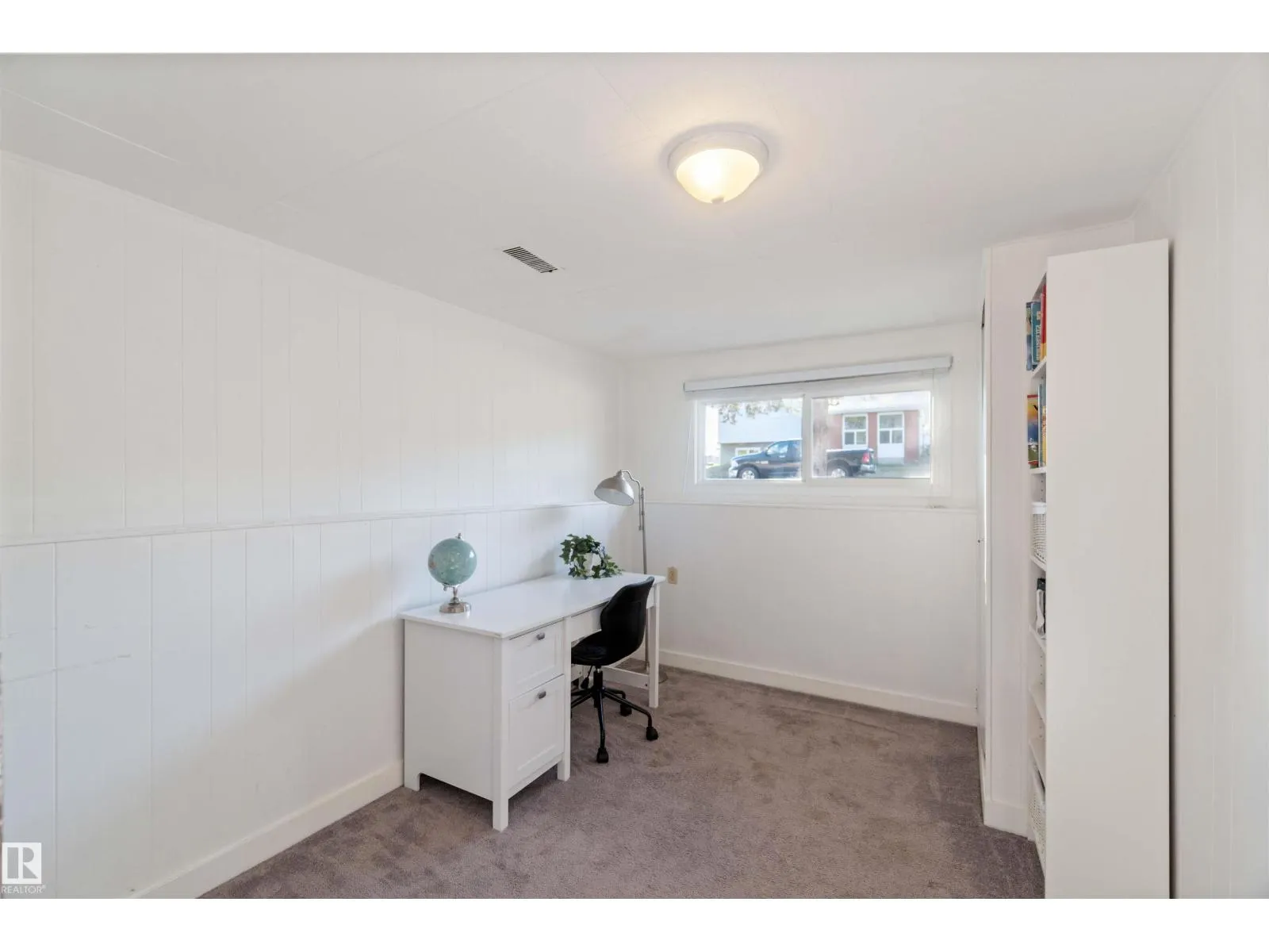 8508 43 AV NW