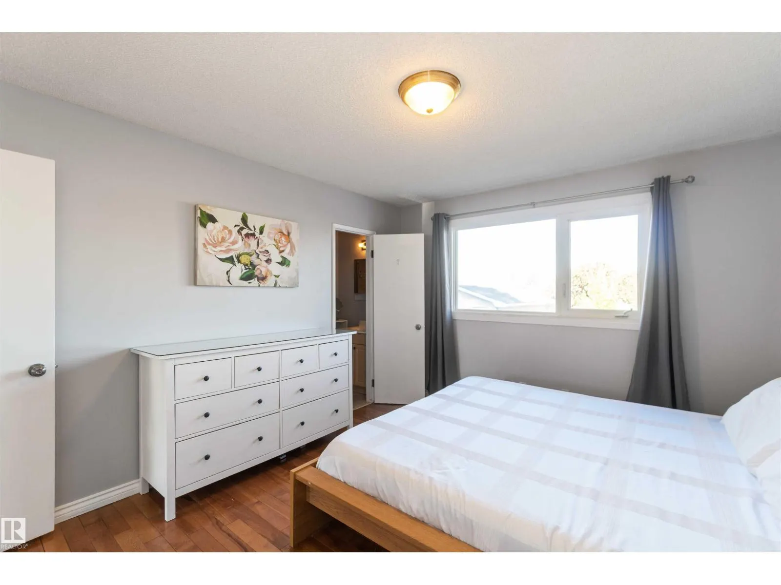 8508 43 AV NW