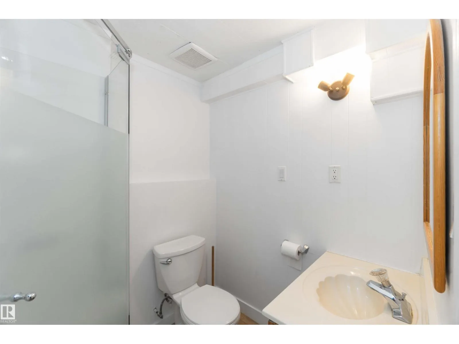 8508 43 AV NW
