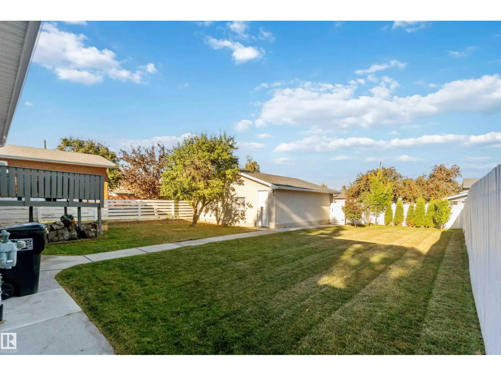 8508 43 AV NW
