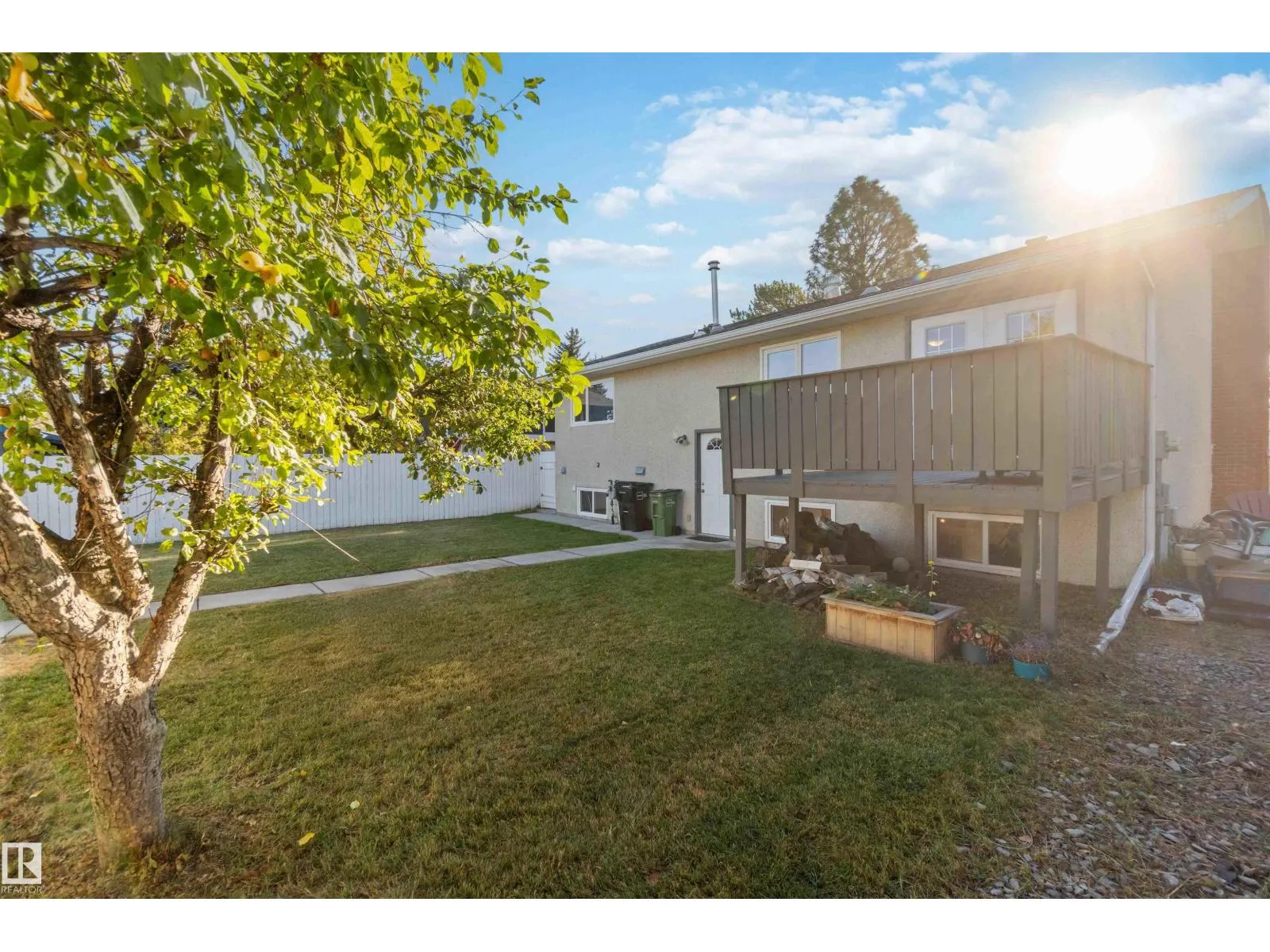 8508 43 AV NW