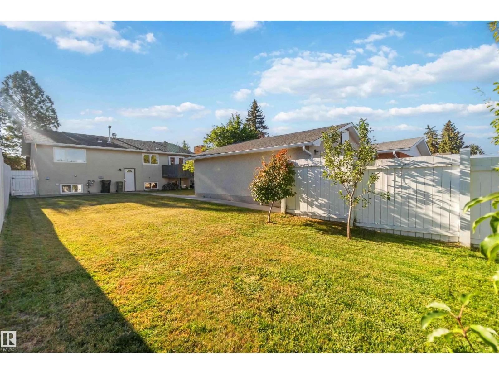 8508 43 AV NW