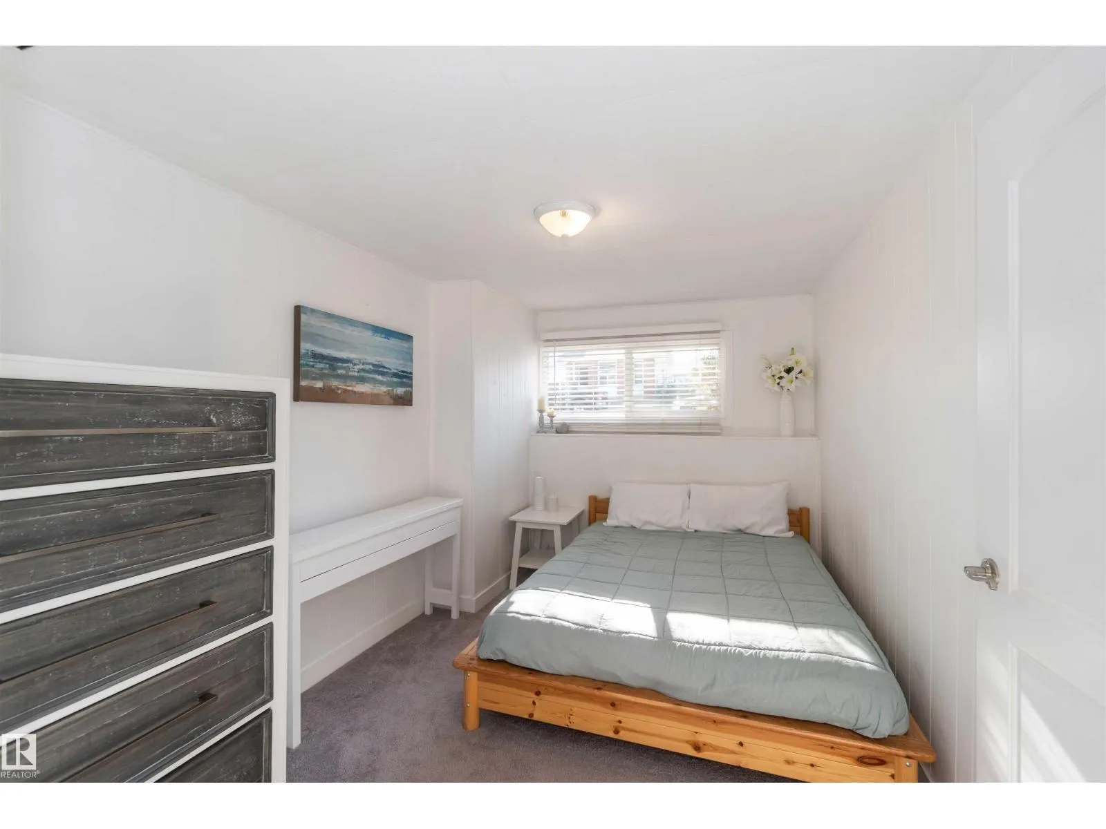 8508 43 AV NW