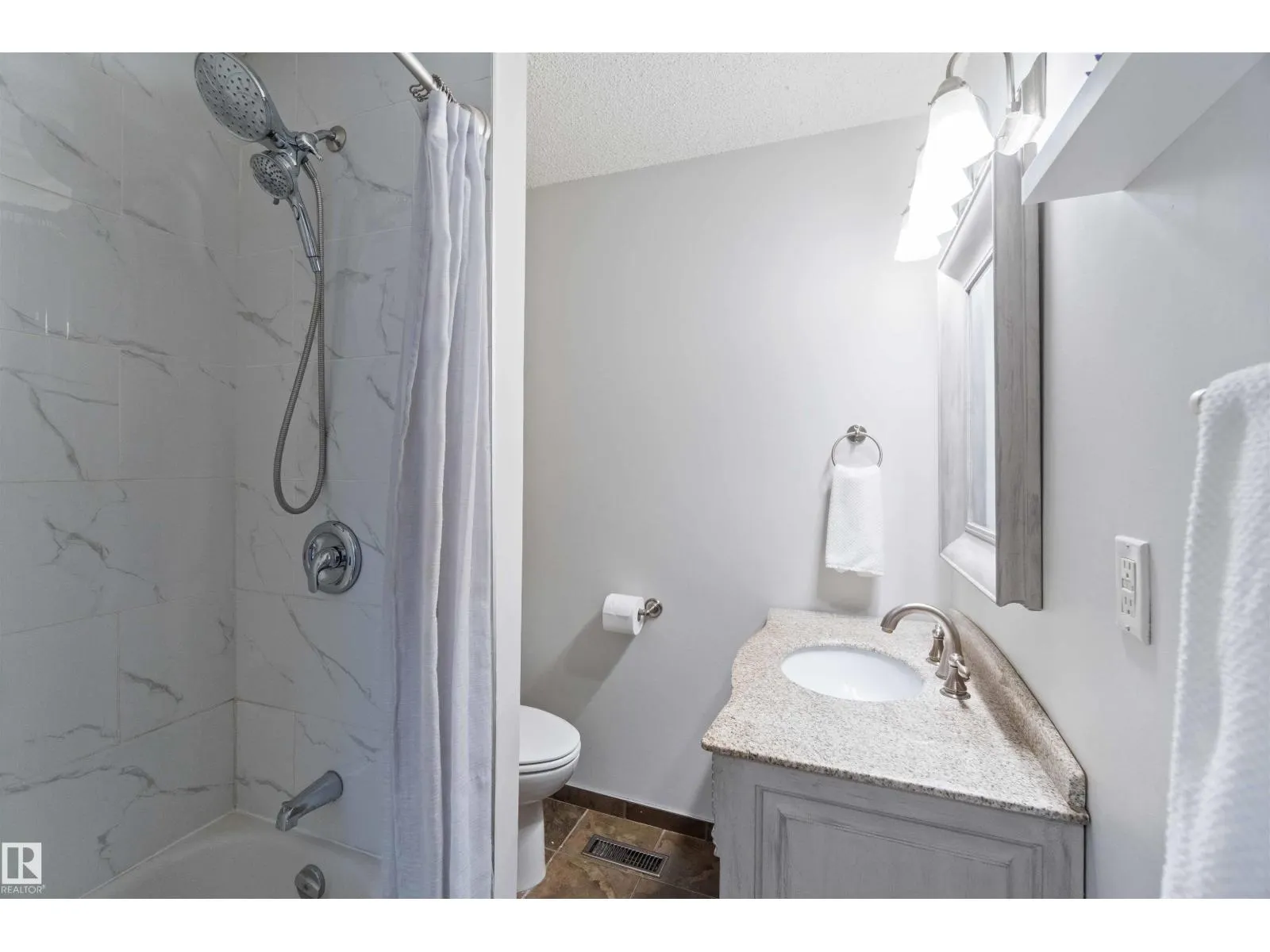 8508 43 AV NW