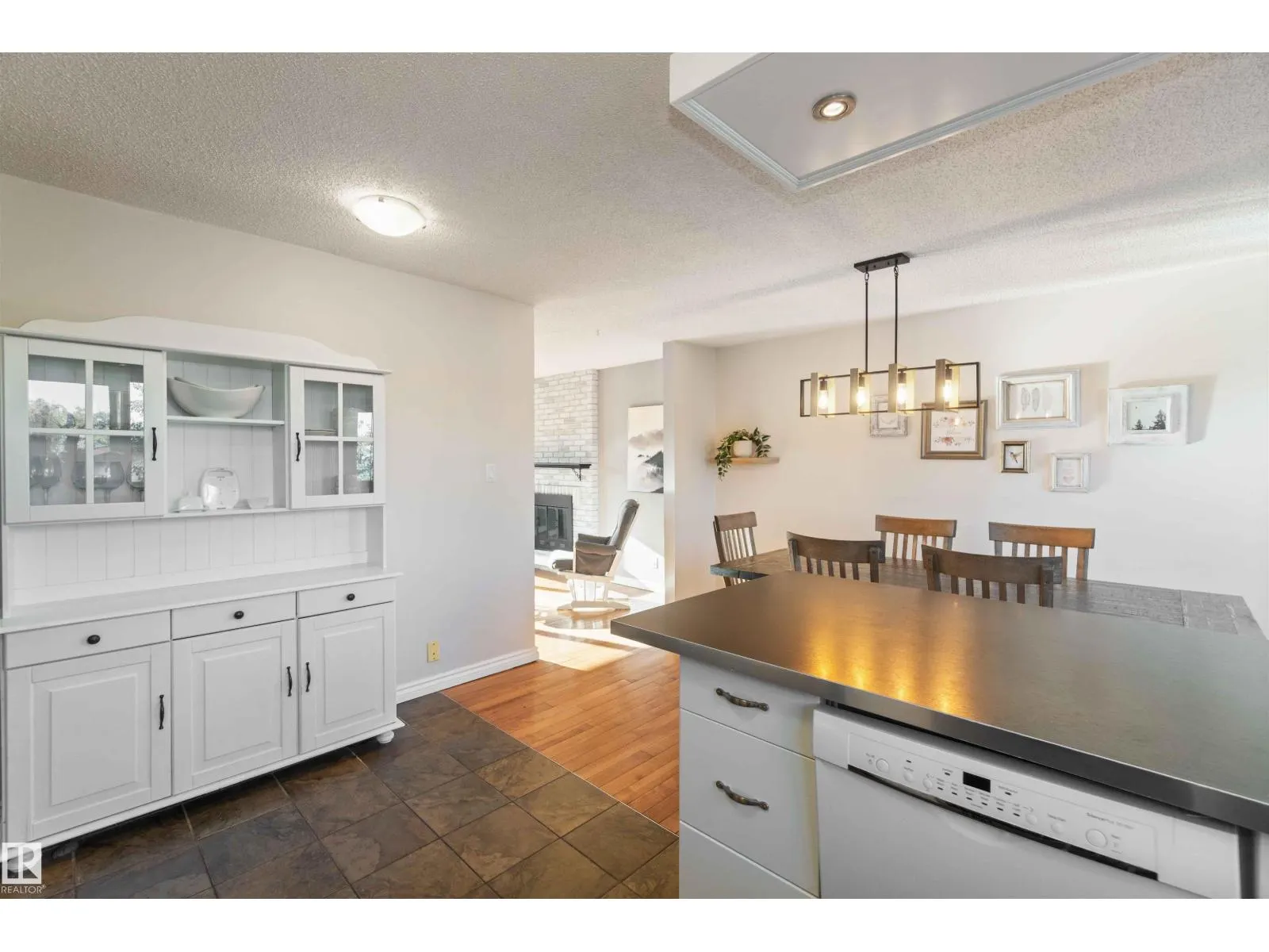 8508 43 AV NW