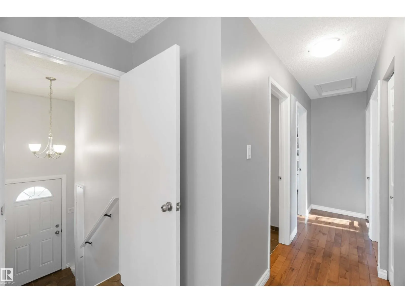8508 43 AV NW