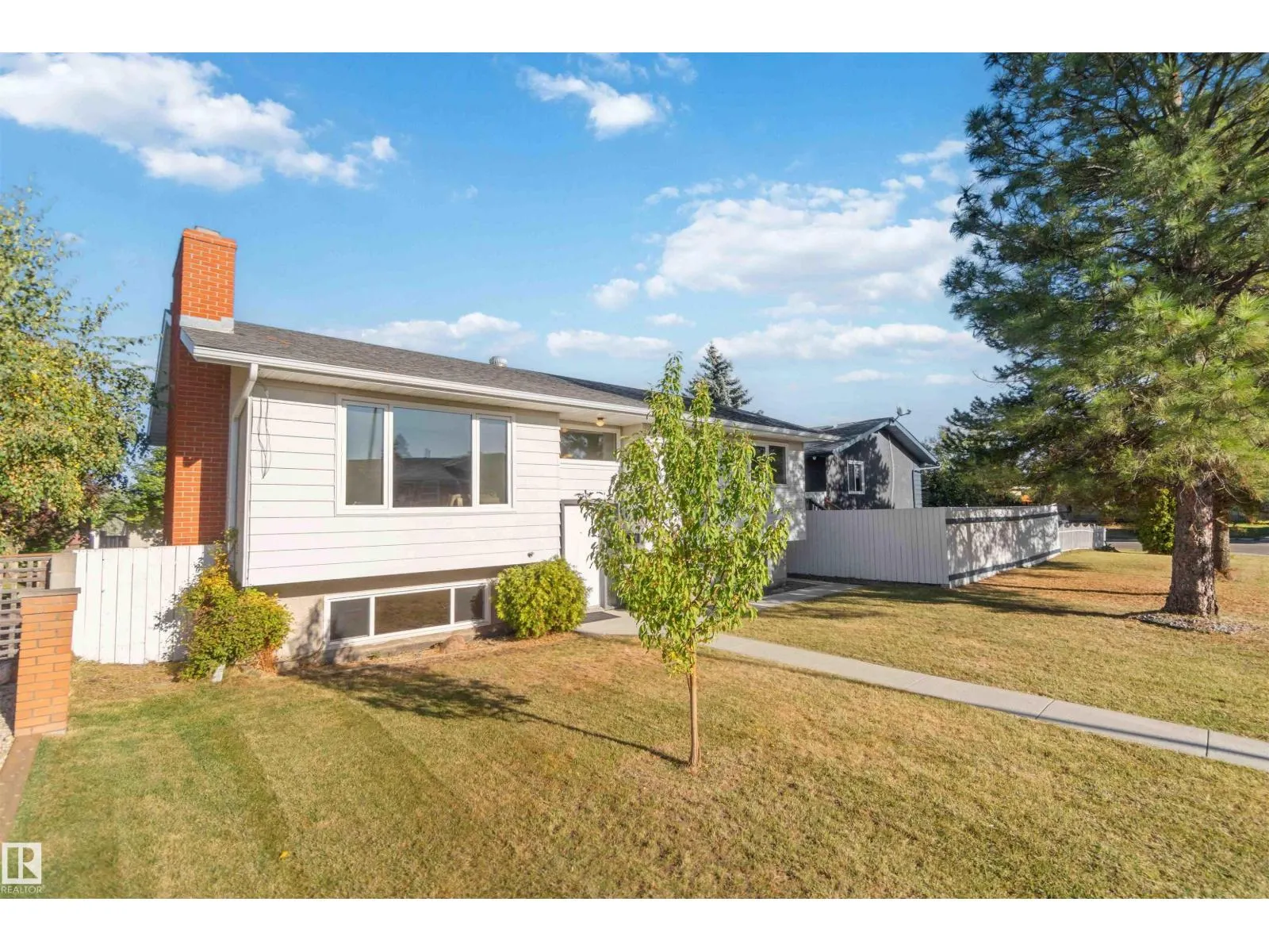8508 43 AV NW