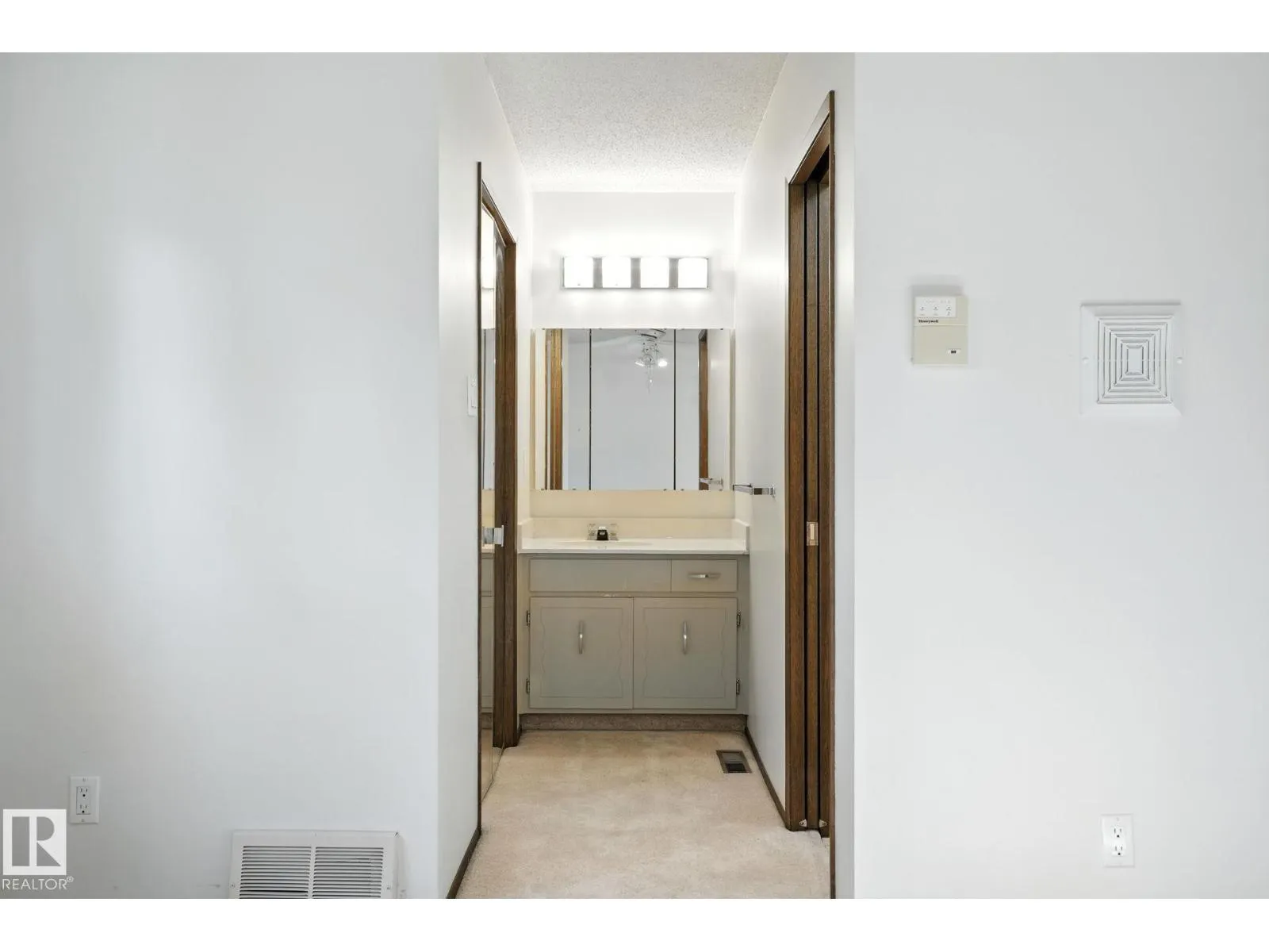 4 GLEN MEADOW CR