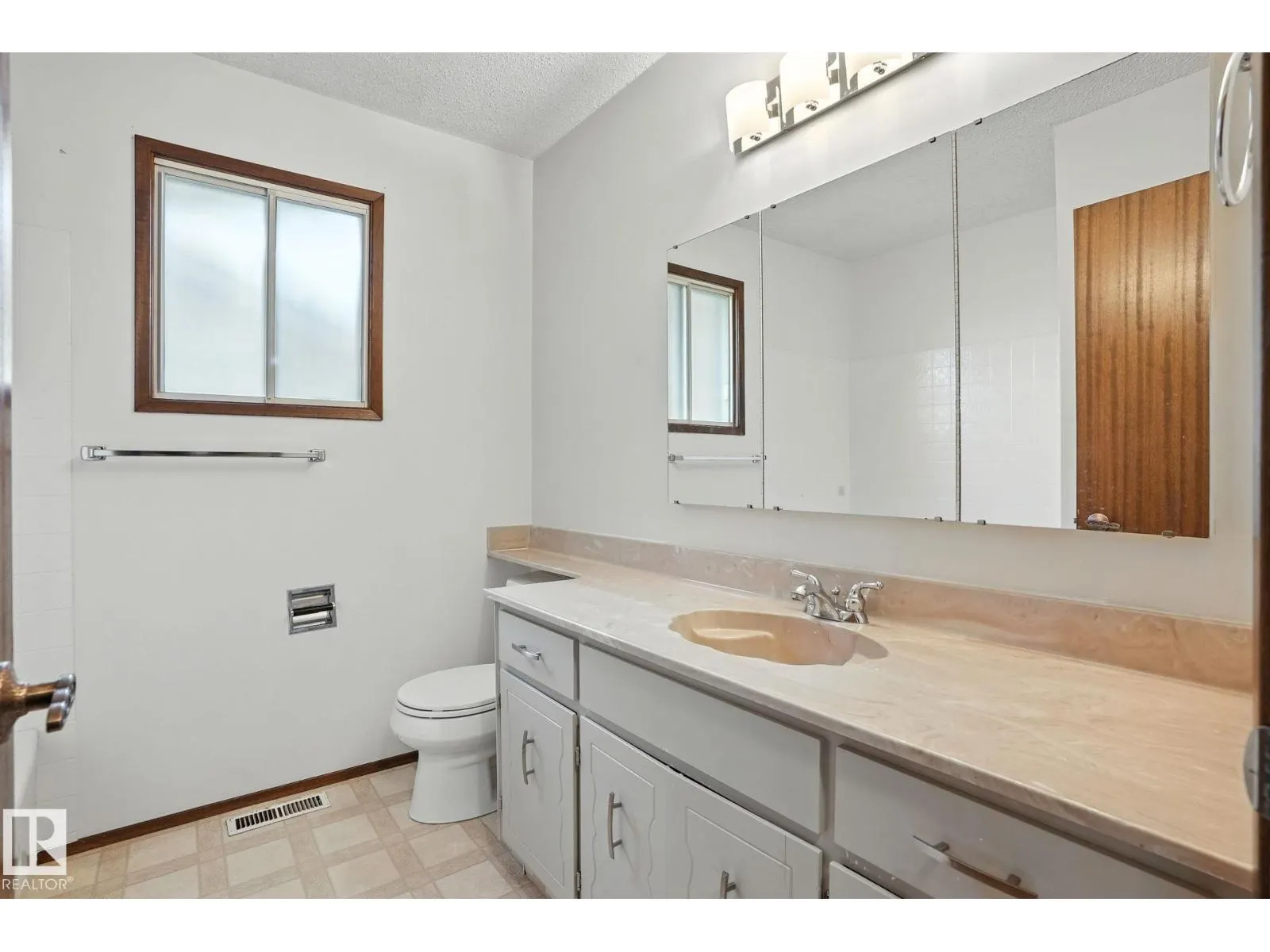 4 GLEN MEADOW CR