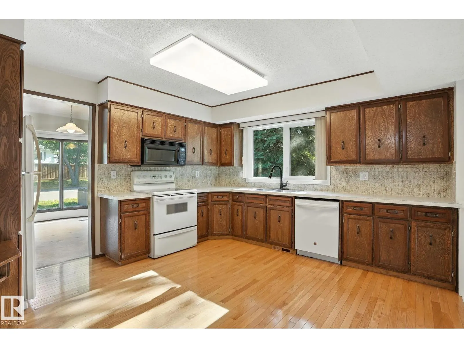 4 GLEN MEADOW CR