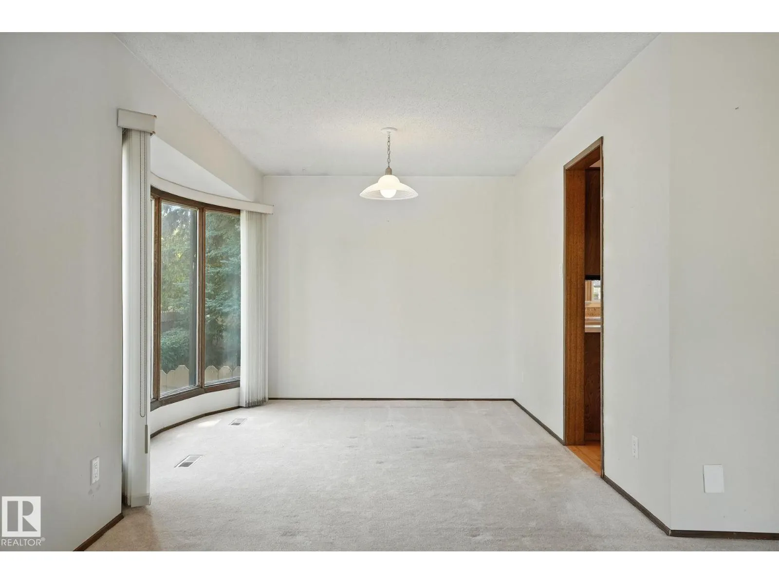 4 GLEN MEADOW CR