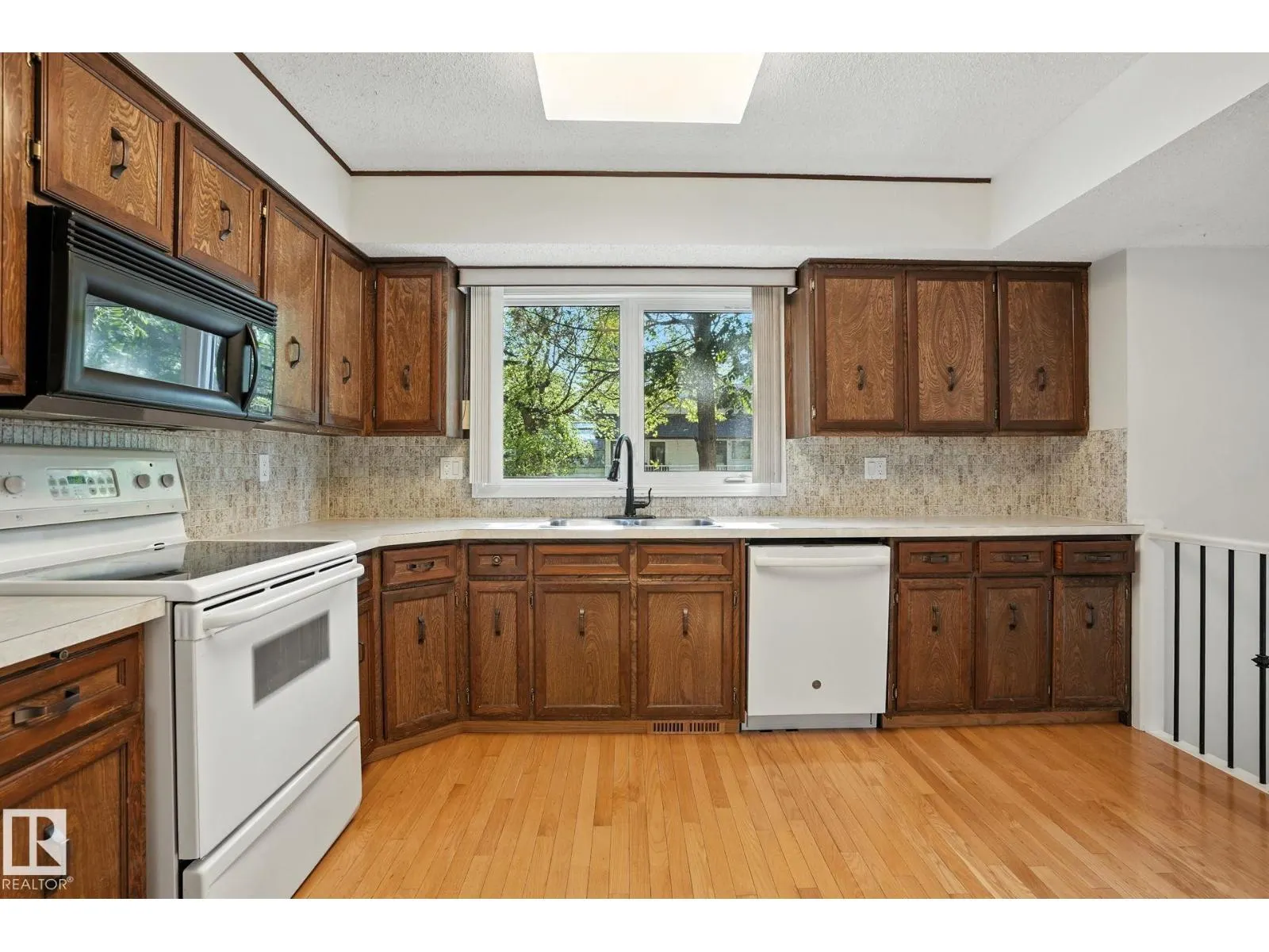 4 GLEN MEADOW CR