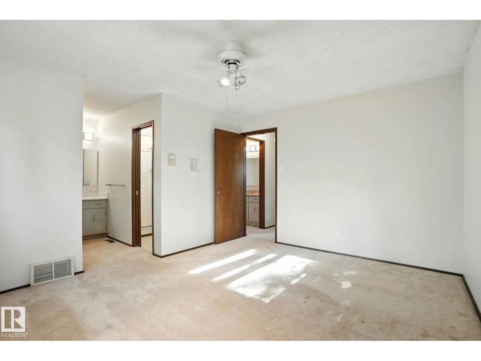 4 GLEN MEADOW CR