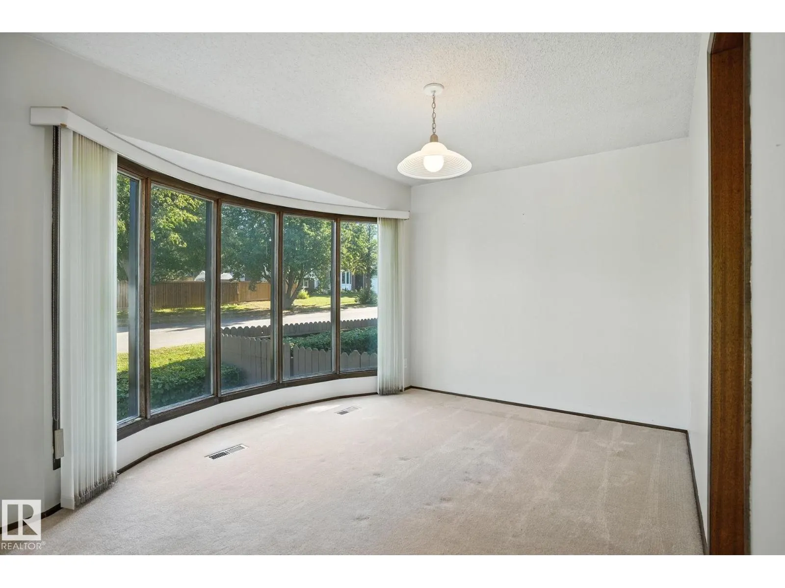 4 GLEN MEADOW CR