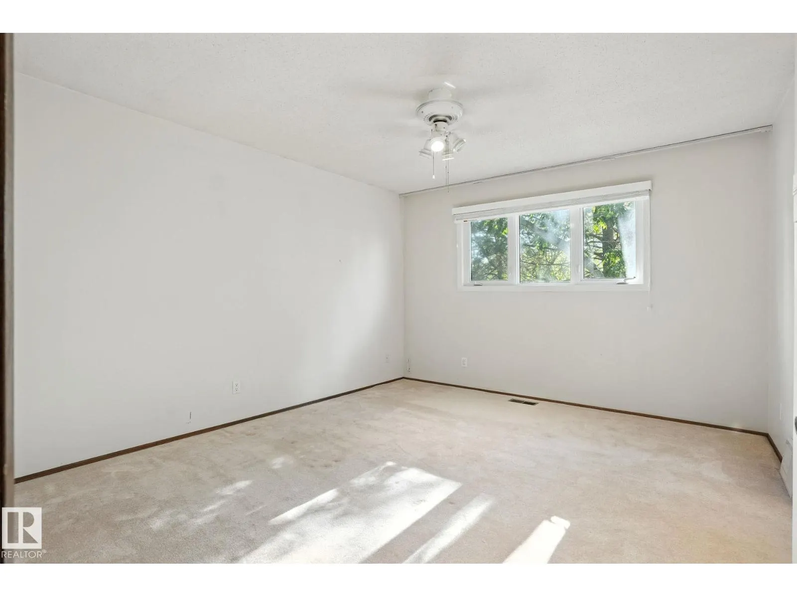 4 GLEN MEADOW CR