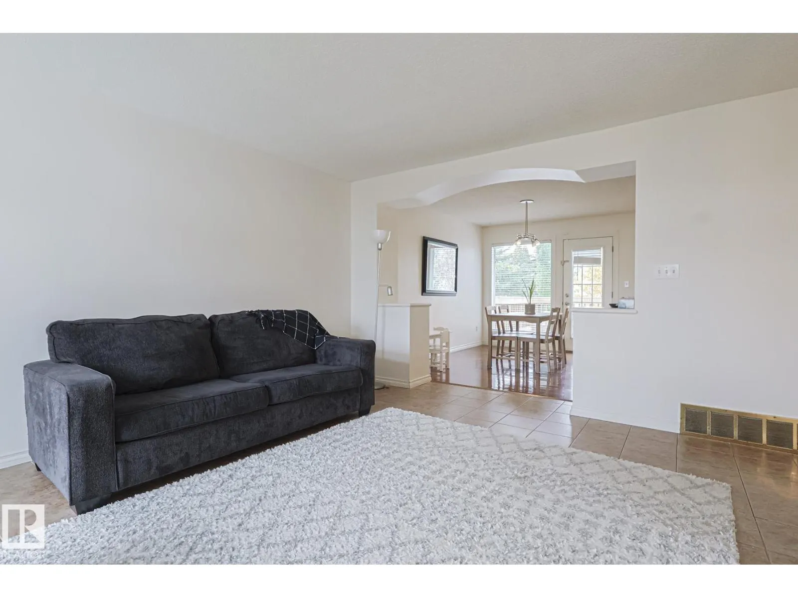1114 116 ST NW
