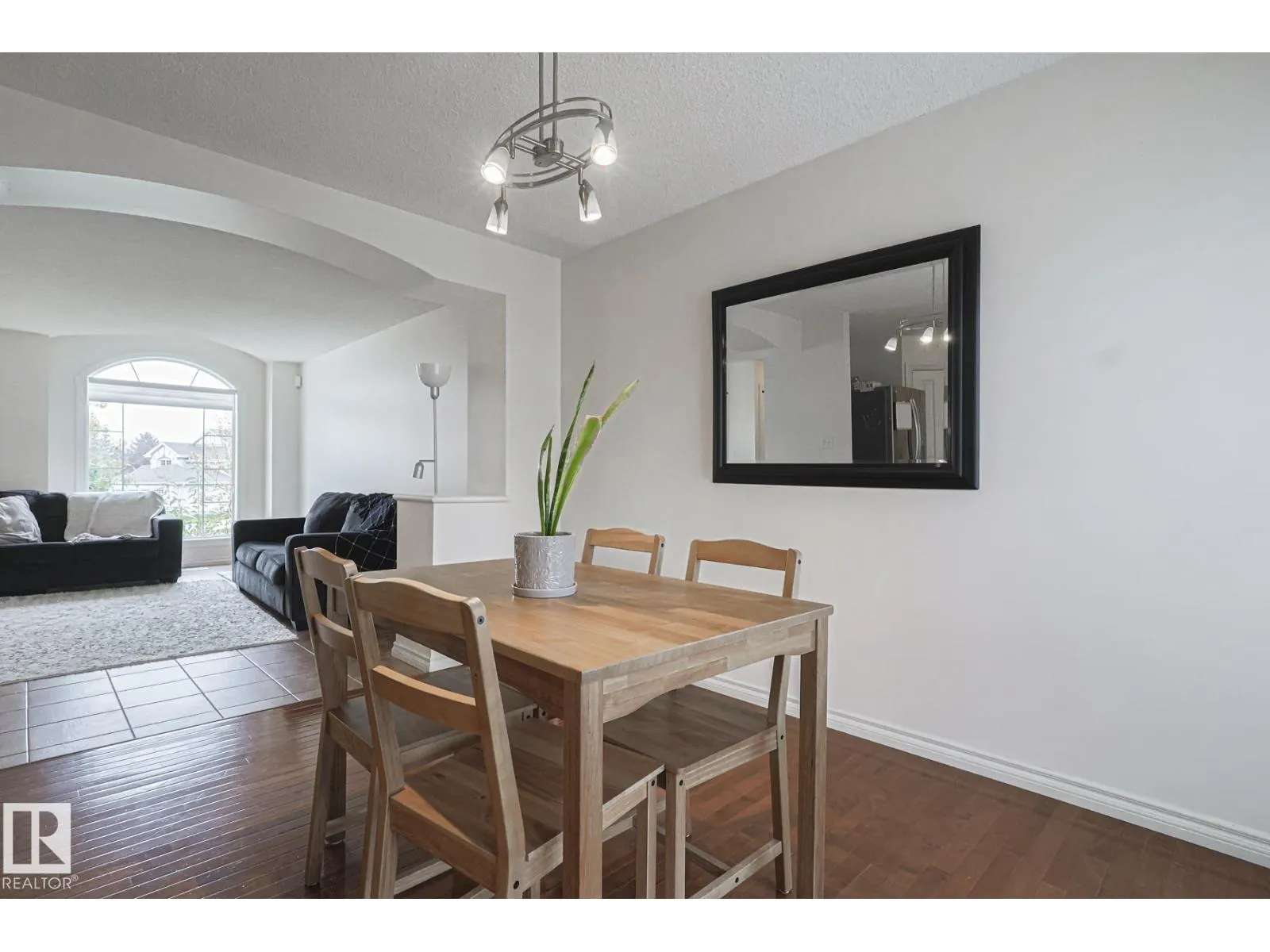 1114 116 ST NW